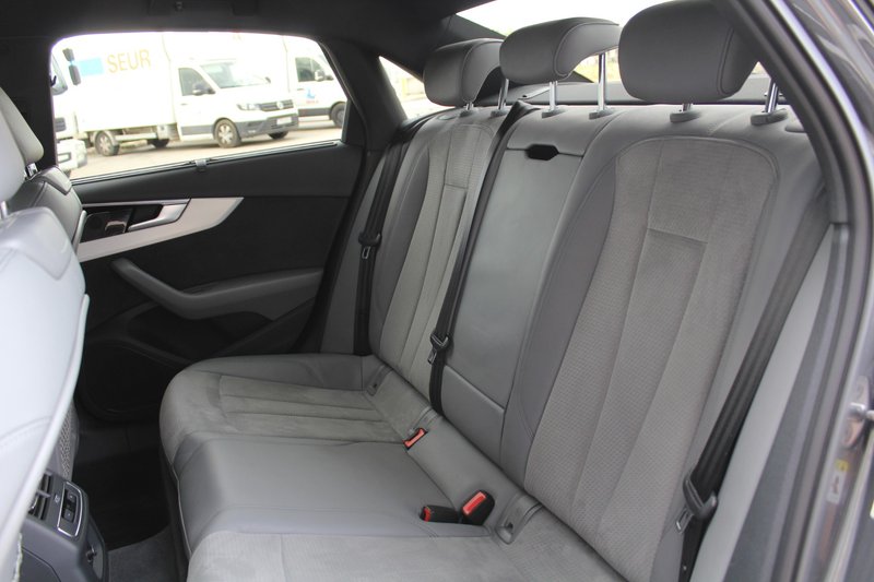 Audi A4 2023, foto 10