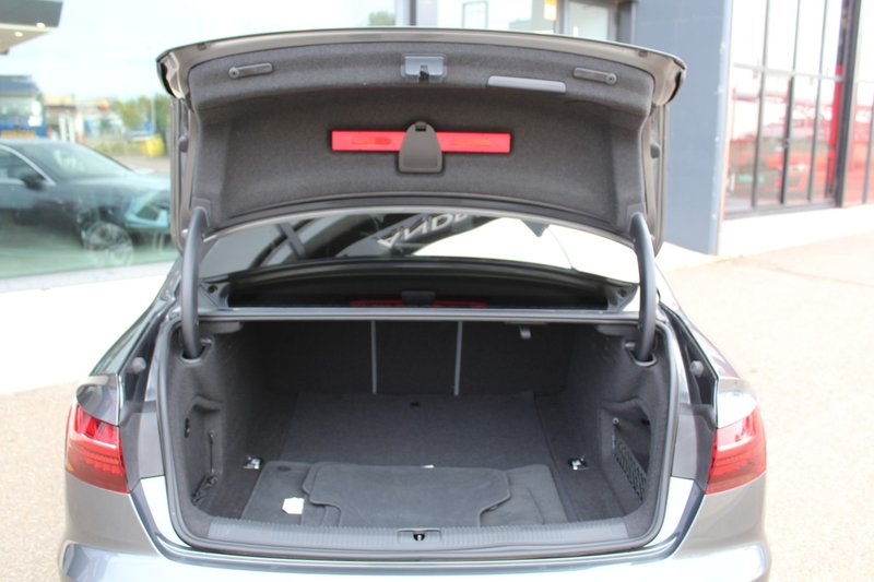 Audi A4 2023, foto 28