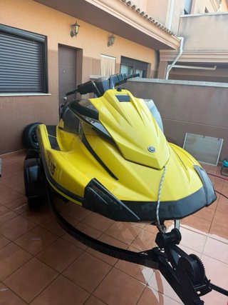 Moto Acuática Yamaha + remolque