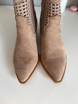 Botines tacón beige con tejido