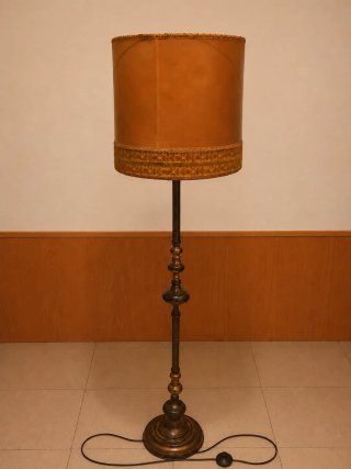 Lámpara de pie vintage clásica