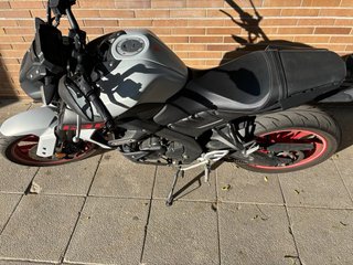 Yamaha MT-125 ABS Gris y Roja