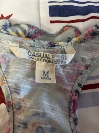 Blusa floral verde con volantes