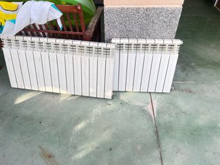 Radiador de agua blanco de metal