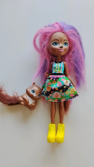 Muñeca Enchantimals Sancha Squirrel y Stu