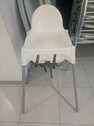 Trona blanca para bebé