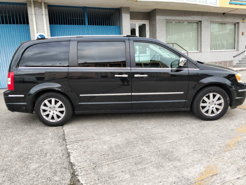 Chrysler Voyager 2010 - foto 1