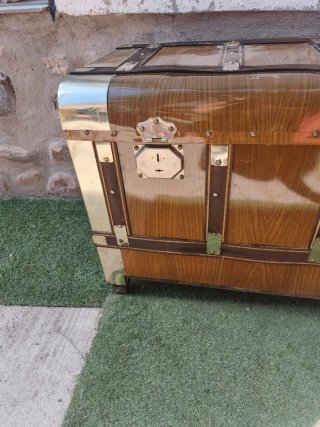 Baúl antiguo madera y metal