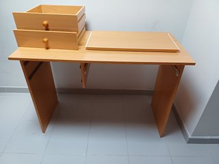 Mesa de escritorio de madera