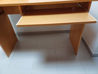 Mesa de escritorio de madera