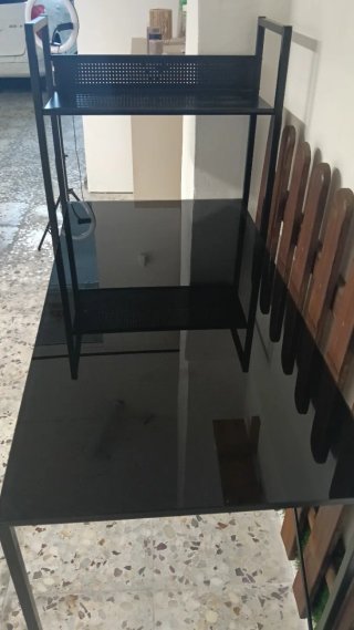 Escritorio Negro con Estantería