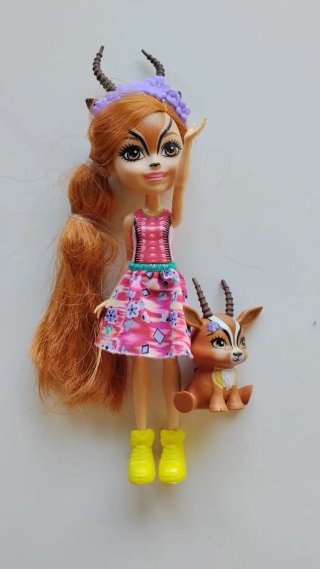 Muñeca Enchantimals Gabriela Gazelle y Ra