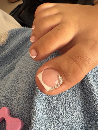 **SERVICIO de MANICURE y PEDICURE**