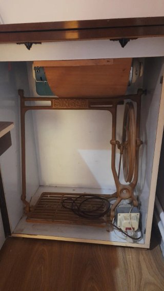 Máquina de coser SINGER antigua