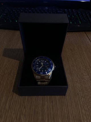 Reloj Seiko Dorado y Azul