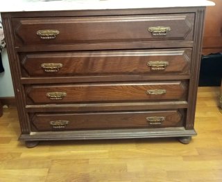 Cómoda de madera con 4 cajones