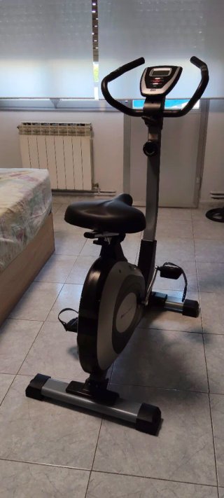 Bicicleta estática BH sin usar