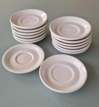 Platos pequeños de porcelana para aperitivo