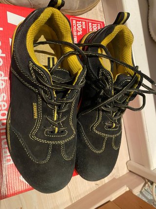 Zapatos de seguridad SKARPA negros y amarillos