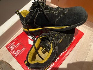 Zapatos de seguridad SKARPA negros y amarillos