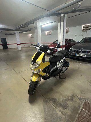 Gilera Runner VXR Scooter Negra y Amarilla