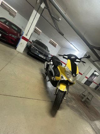 Gilera Runner VXR Scooter Negra y Amarilla