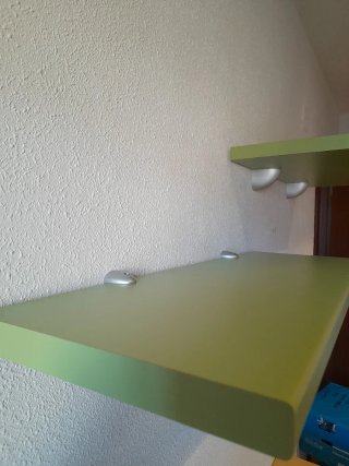 Scaffali in legno verdi