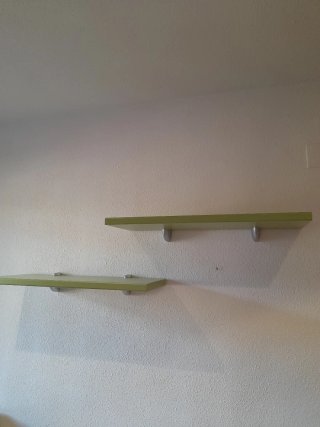 Scaffali in legno verdi