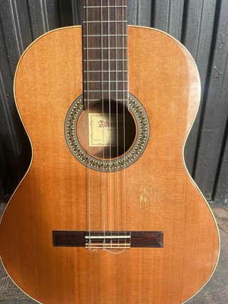 Guitarra Clásica Alhambra 2C + Funda