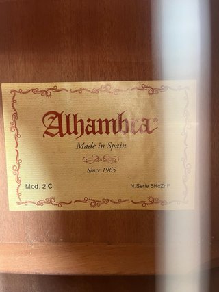 Guitarra Clásica Alhambra 2C + Funda
