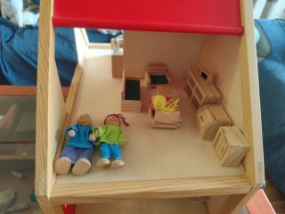 Casa de muñecas de madera