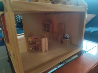 Casa de muñecas de madera