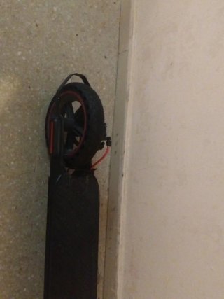 Patinete eléctrico le falta una pieza sin importan