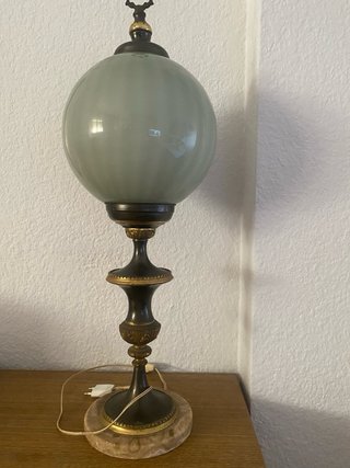 Lámpara de mesa antigua cristal y metal