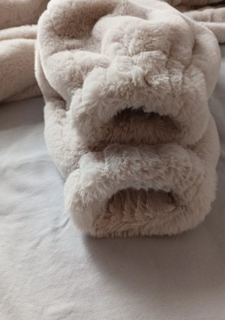 Abrigo peluche beige con capucha