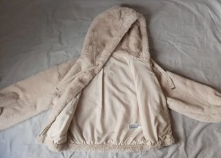 Abrigo peluche beige con capucha