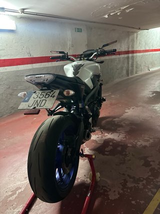 Yamaha MT-09 V1 Naked Moto