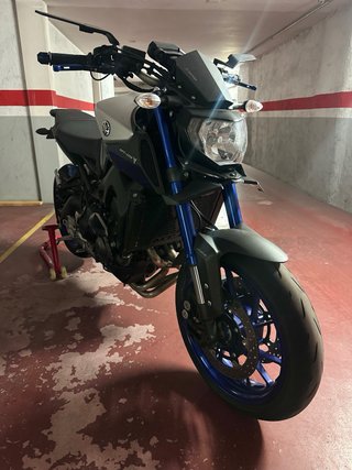 Yamaha MT-09 V1 Naked Moto