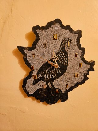 Reloj de pared en granito