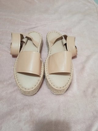 Sandalias cuña beige/rosa con hebilla
