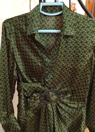 Blusa Zara Talla S verde con estampado