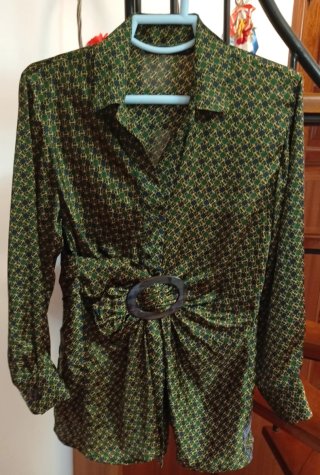 Blusa Zara Talla S verde con estampado