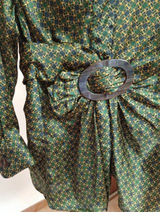Blusa Zara Talla S verde con estampado