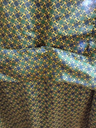 Blusa Zara Talla S verde con estampado