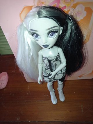 Muñeca Rainbow High Blanco y Negro