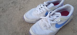 Zapatillas Nike Blancas y Moradas
