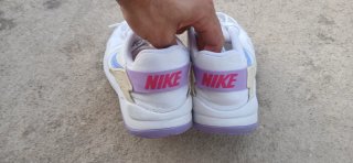 Zapatillas Nike Blancas y Moradas