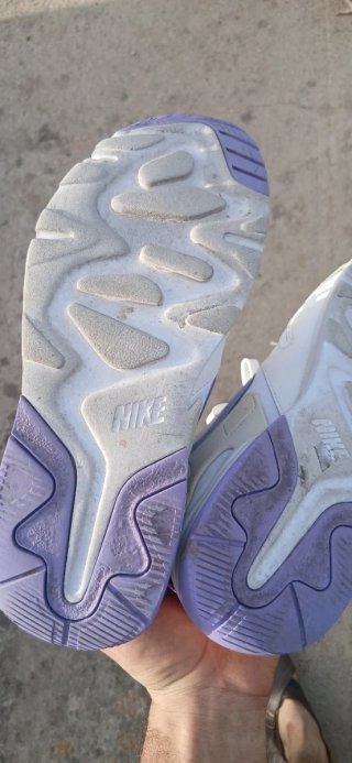 Zapatillas Nike Blancas y Moradas