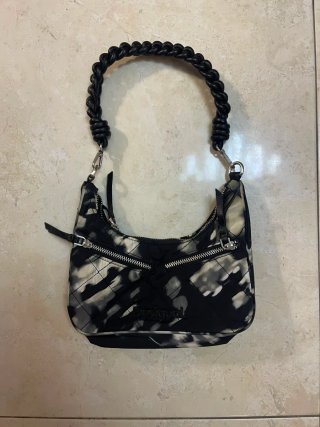 Bolso Desigual moderno negro y blanco