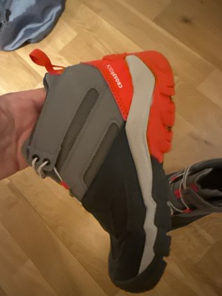 Botas montaña Quechua Talla 32 un solo uso